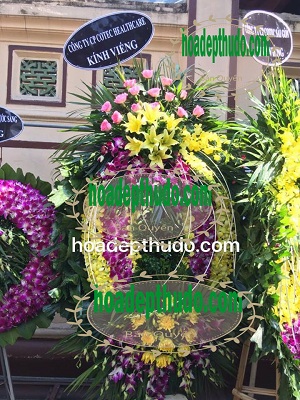 Mẫu vòng hoa đám ma tang lễ chia buồn kiểu ovan mới tại Hà Nội