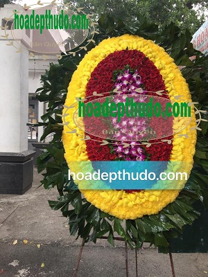Vòng hoa đám ma tang lễ đẹp kiểu ovan truyền thống được bán tại hà nội