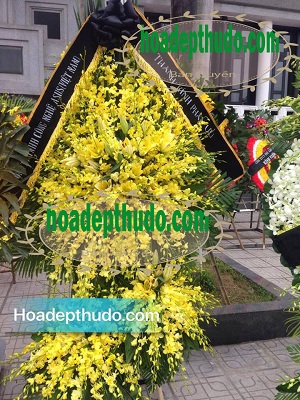 Kệ hoa chia buồn 3 tầng viếng đám ma tang lễ đẹp và sang trọng ở Hà Nội