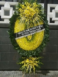 Vòng hoa tang lễ đẹp nhất hiện nay tại Hà Nội mời các bạn đón xem mẫu cắm
