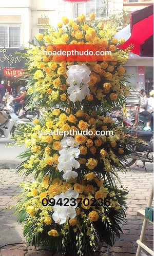 Lẵng hoa viếng cao cấp 3 tầng đẹp và sang trọng tại Hà Nội.